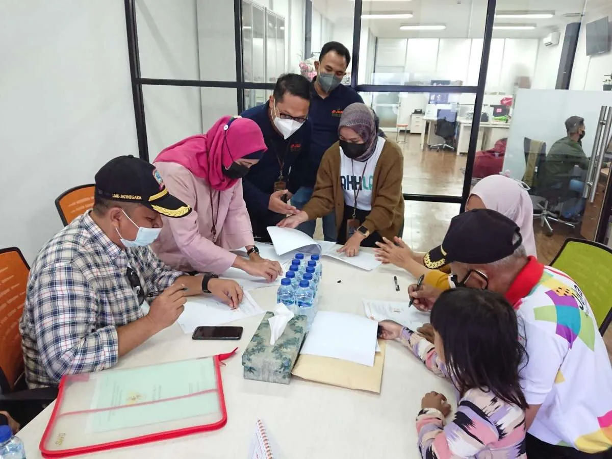 Jakarta Industrial Estate Pulogadung salurkan dana program kemitraan ke UMKM