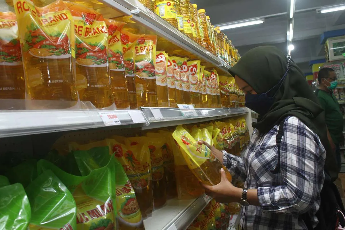 Harga Minyak Goreng Melonjak Pasca Pencabutan HET, Cek Harga di Indomaret & Alfamart