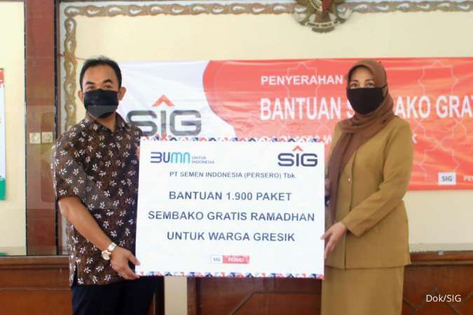 SIG Bagikan 1.900 Paket Sembako kepada Warga Sembilan Kelurahan di Gresik