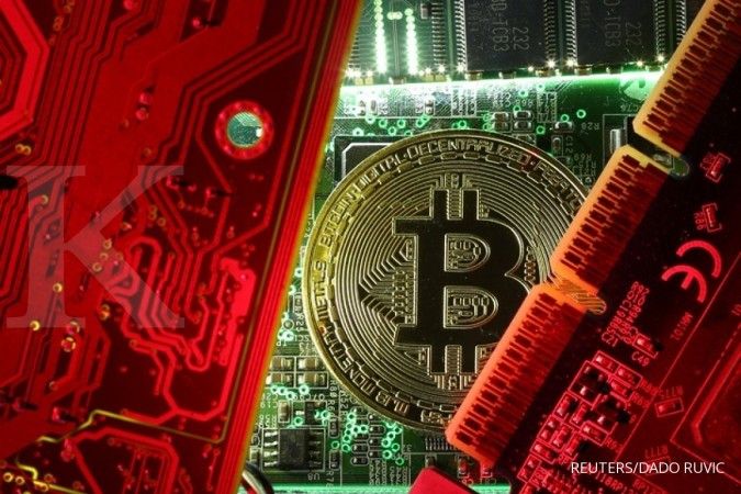 Bitcoin falls almost 20% from recent peak