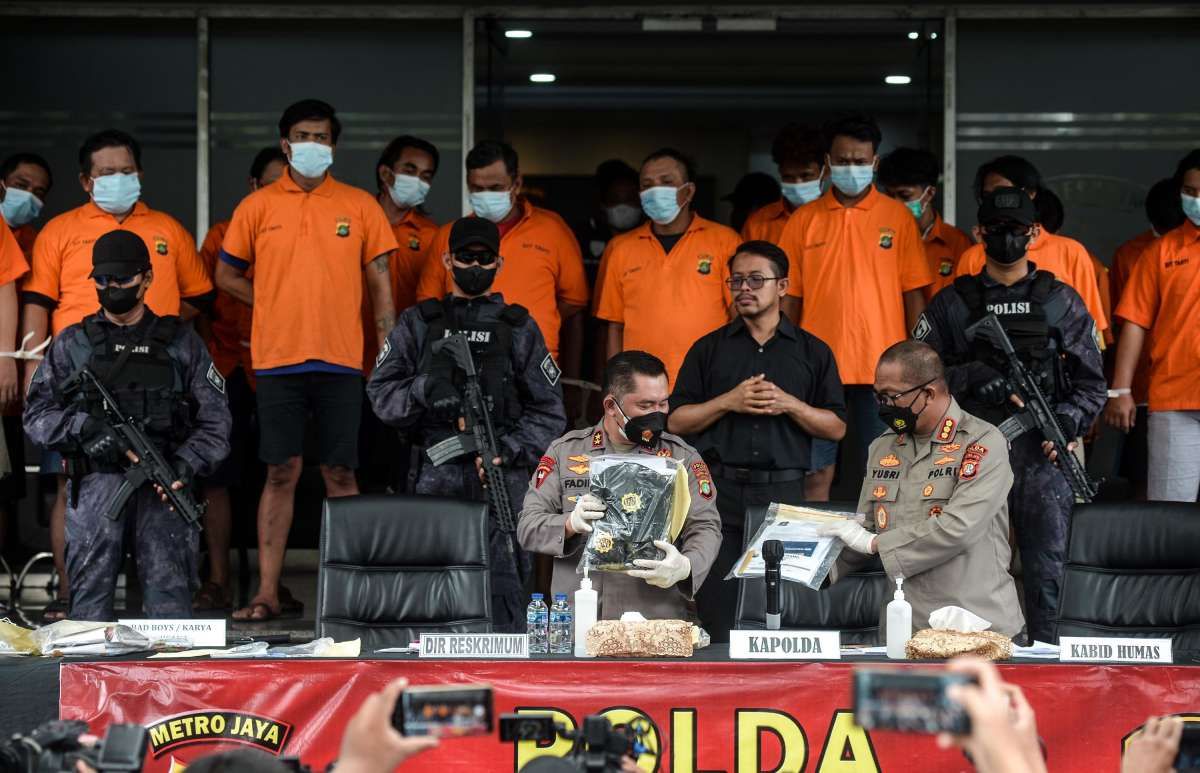 Barang bukti kejahatan pungli sopir truk kontainer Jakarta