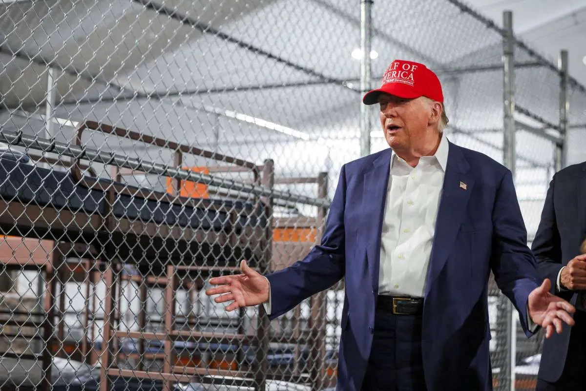 Trump Kian Keras! Migran Berstatus Sementara Diminta Tinggalkan AS