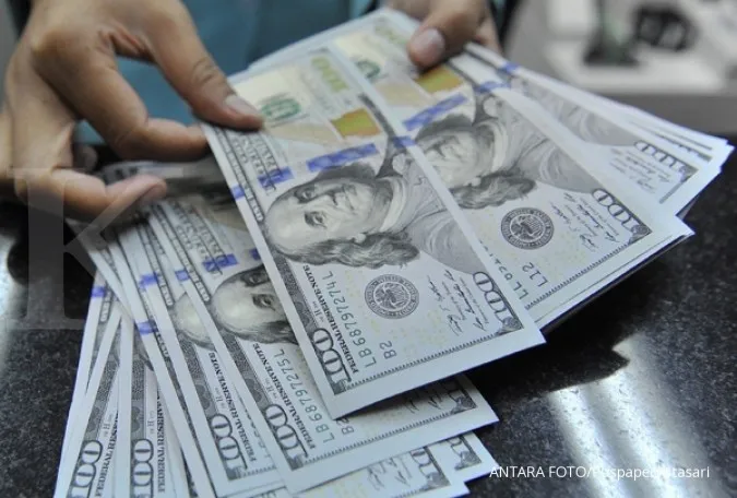 Mixed signals as rupiah  dips