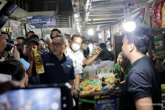 Tinjau Pasar Tambahrejo, Mendag Zulkifli: Stok & Harga Bapok di Surabaya Stabil