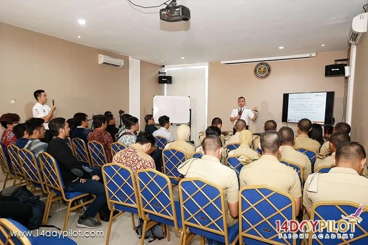 PPI Curug dapat pelatihan keselamatan penerbangan dari 4DAYPILOT Flight Academy