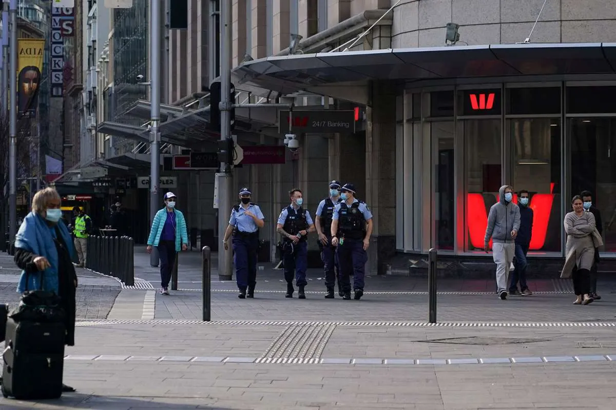 Lockdown di Sydney dan Brisbane diperpanjang, tentara ikut patroli