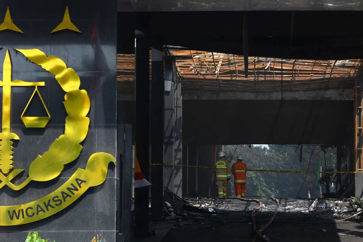 Pimpinan DPR meminta semua pihak tak berprasangka buruk terkait kebakaran di Kejagung