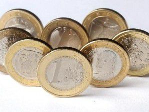 Spekulasi bank sentral pangkas suku bunga, euro melemah atas yen dan dollar