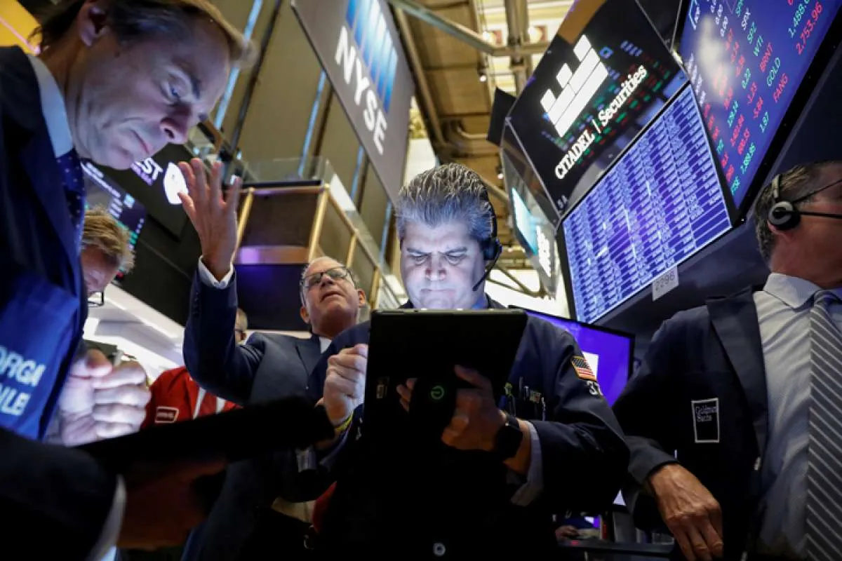 Wall Street cenderung turun, saham Boeing menyokong Dow Jones