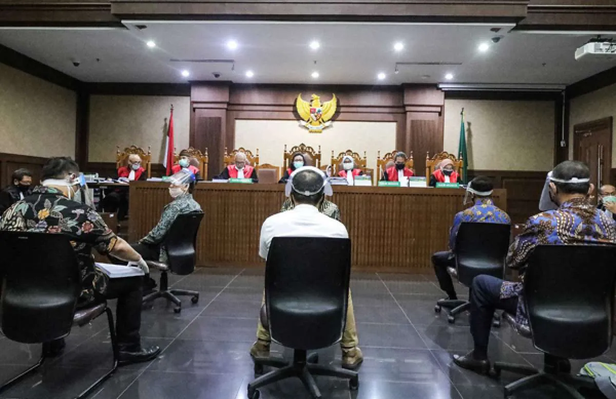 Mantan bos Jiwasaya didakwa menerima fasilitas nonton konser Coldplay di Australia