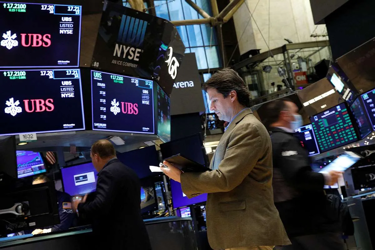 Wall Street Menguat, Ditopang Sektor Keuangan dan Teknologi Saat Harga Minyak Koreksi