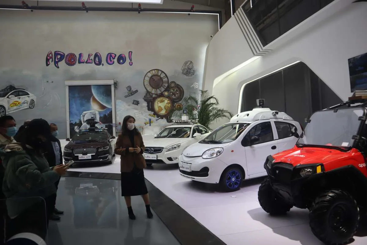 Baidu Turunkan Harga Kendaraan Otonom Apollo RT6 Menjadi Rp547 Juta per Unit