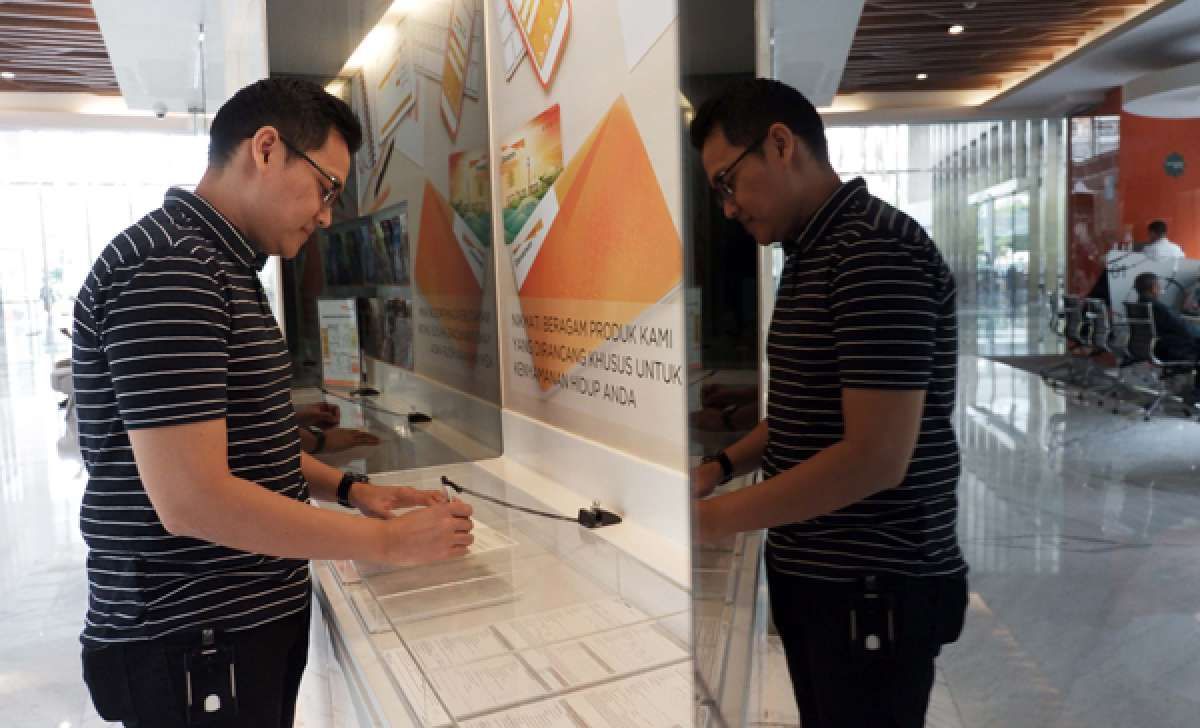 Laba Bank Danamon turun
