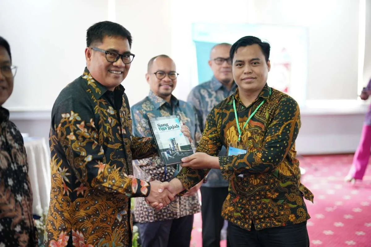 Rayakan Usia Setengah Abad, Semen Baturaja (SMBR) Luncurkan Buku Sang Tiga Gajah
