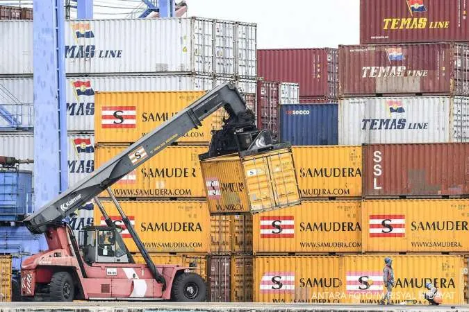 POLL-Indonesia may post smaller trade surplus in April