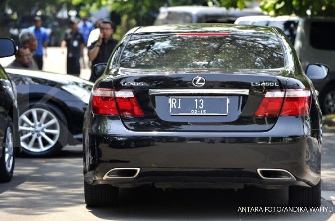 Fasilitas mobil pejabat atas usul DPR 