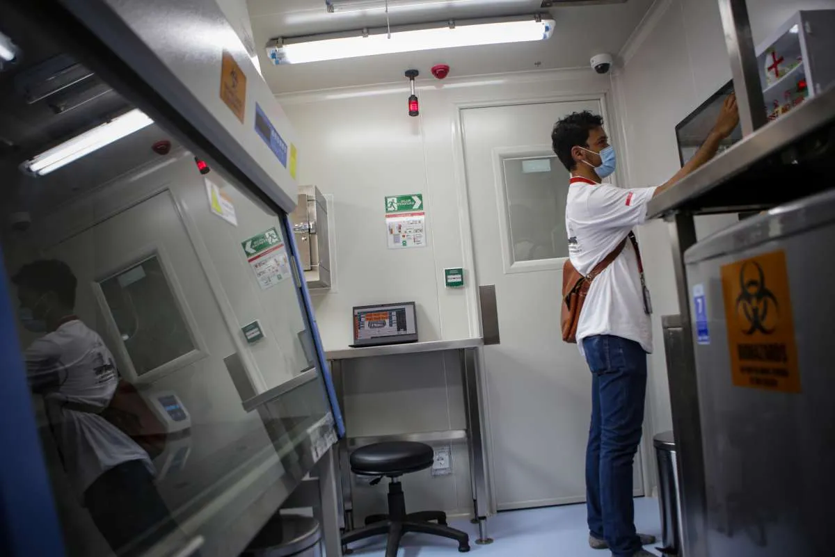 Percepat penanganan Covid-19, BNI berikan bantuan mobile laboratory