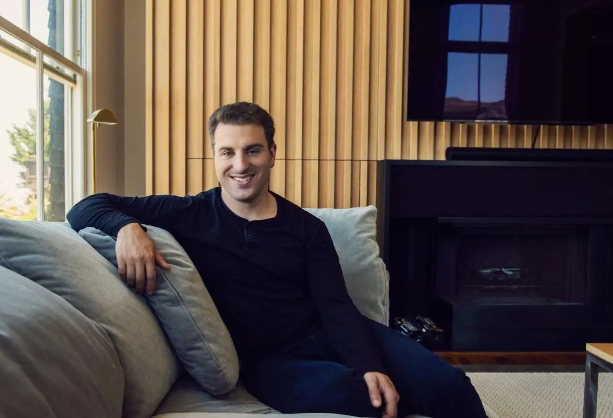 Kisah Brian Chesky: Sukses Jadi CEO Airbnb dengan Modal Tiga Kasur Angin