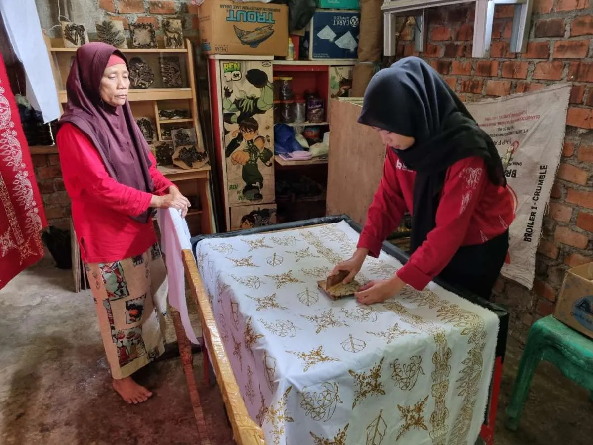 Bermula dari Gudang, UMK Batik Binaan PTBA Sukses Naik Kelas