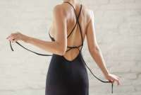 7 Jenis Dress Wanita Populer Ini Wajib Ada di Lemari Anda