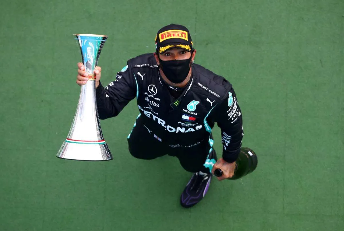 Satu kemenangan lagi, Hamilton samai rekor Schumacher 91 kali juara F1