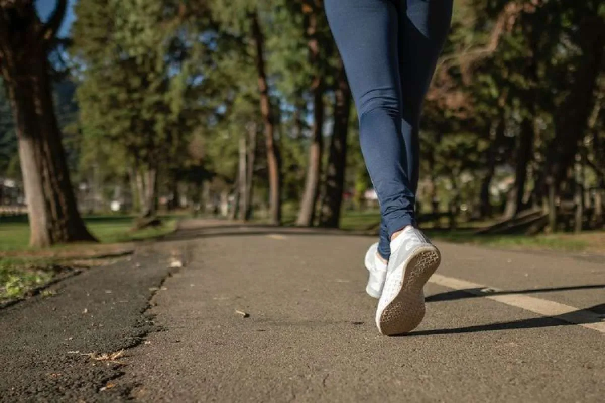 10 Manfaat Jalan Kaki di Sore Hari, Mau Coba?