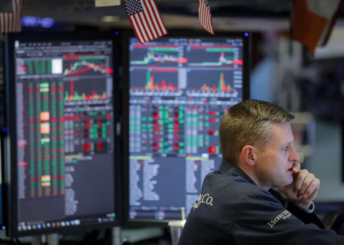 Abaikan stimulus The Fed, Wall Street dan Dow Jones kompak turun 