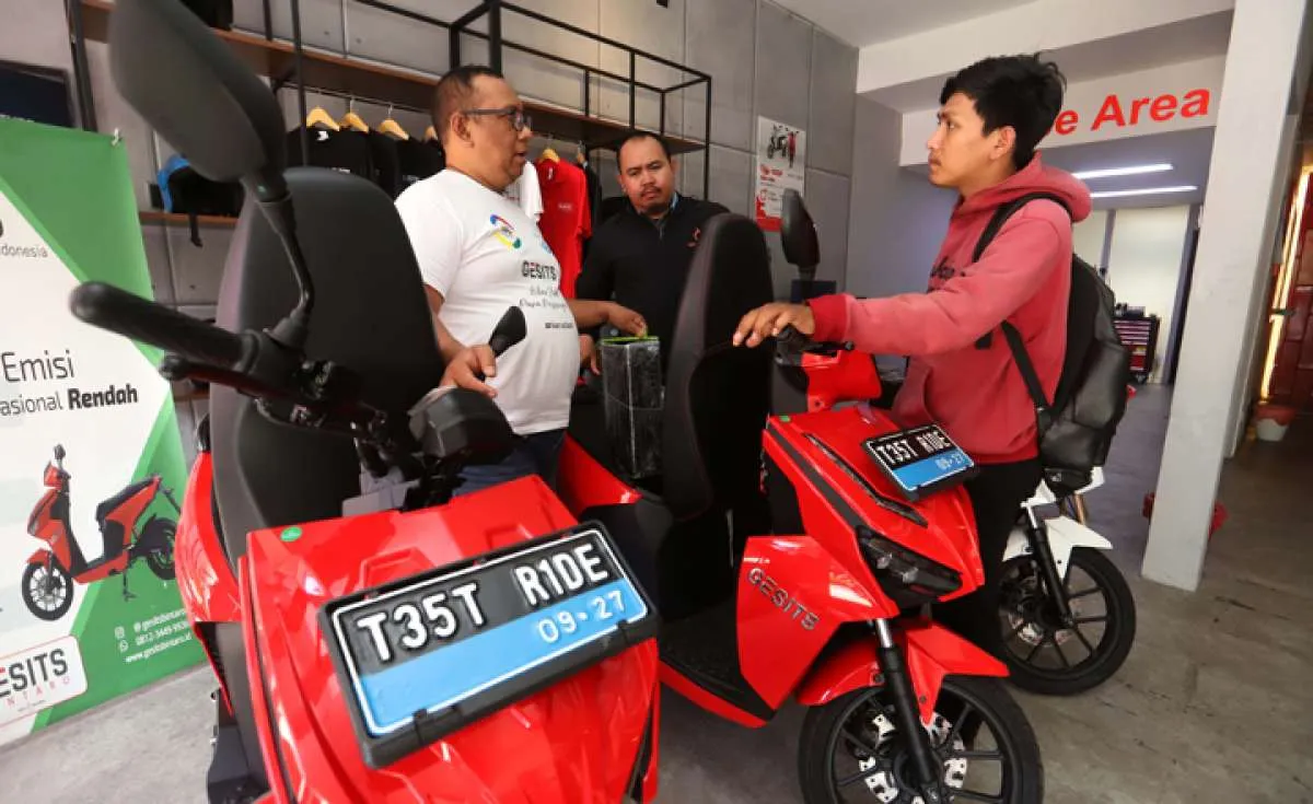 Menilik Persaingan Bisnis Motor Listrik