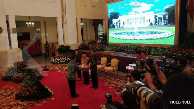 Serahkan DIPA dan transfer ke daerah, Jokowi perintahkan segera mulai tender