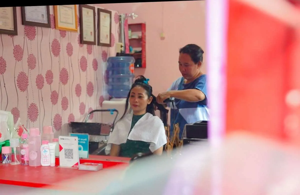 Kisah Nasabah PNM Mekaar: Ibu Anastasia Bangun Salon Inklusif Gratis untuk ODGJ