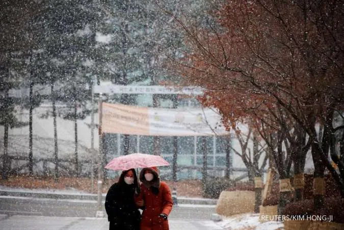 South Korea warns against lax distancing as daily Covid-19 count hits one-month high