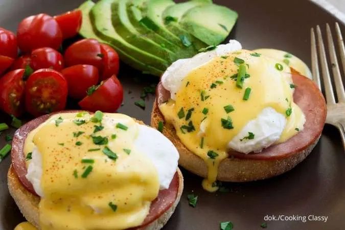 Egg Benedict with Hollandaise Sauce