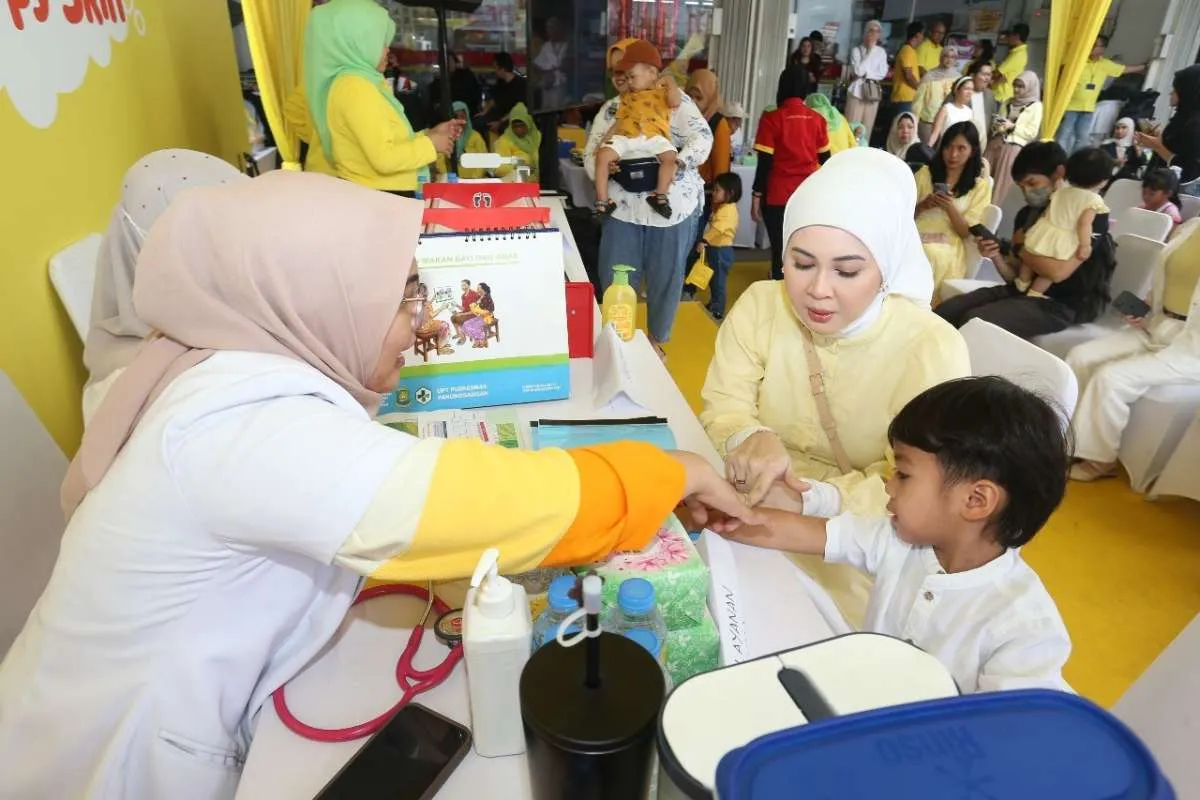  Zwitsal & Alfamart Jaga Kesehatan Kulit 3.000 Bayi Indonesia lewat 4 Langkah AKSI