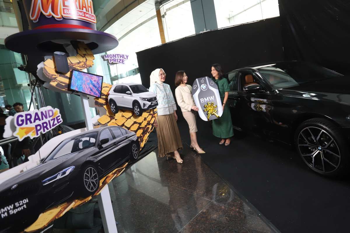 Bank Mega Serahkan Hadiah Program Meriah Bareng Mega
