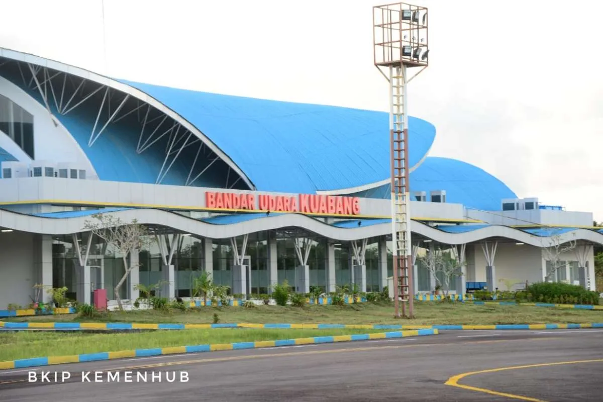 Jokowi resmikan Terminal Bandara Kuabang