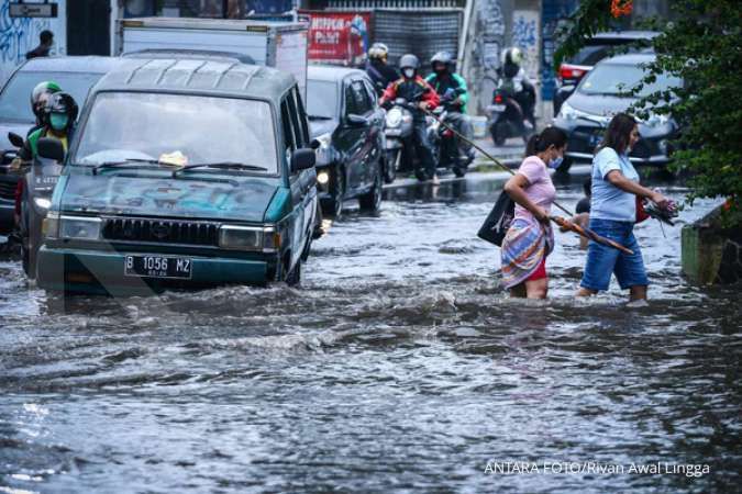 Cuaca besok di Jabodetabek hujan deras, waspada potensi banjir di Jakarta