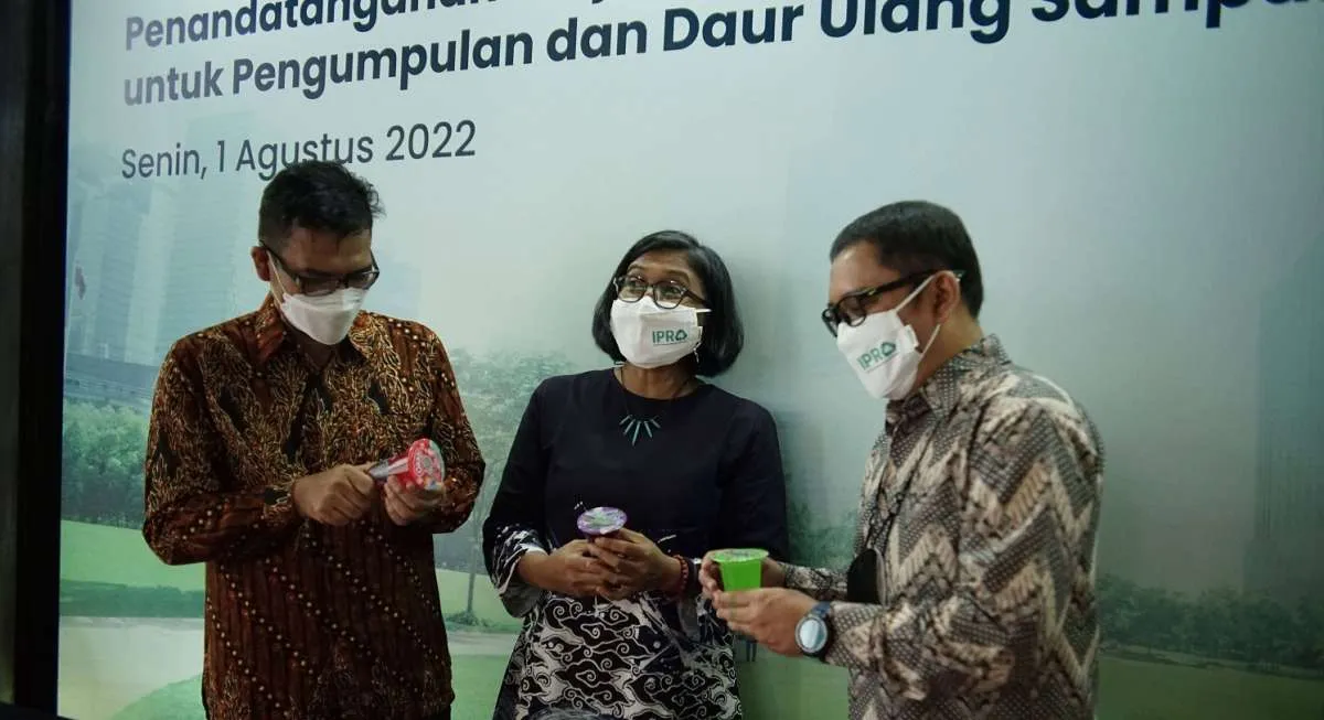 Suntory Garuda Beverage (SGB) Bergabung ke IPRO Guna Daur Ulang Sampah Plastik