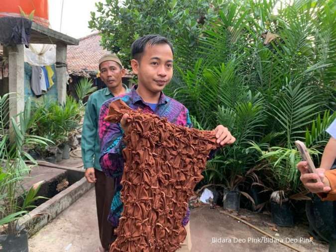 Menjumput Cuan dari Kain Jumputan Gambo