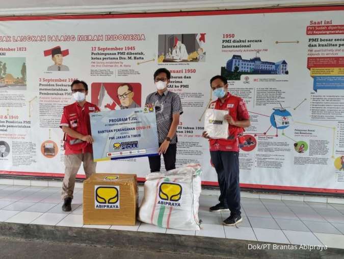 Terus Berbagi, Brantas Abipraya Bantu APD untuk PMI Jakarta Timur
