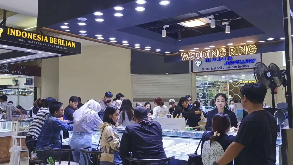 Emas Logam Mulia Makin Digemari, Penjualan Emas Perhiasan Turun