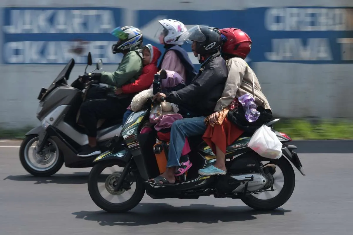 Masih Ada One Way, Lalu Lintas di Simpang Jomin Ramai Lancar Minggu (30/4) Siang
