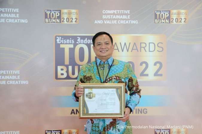 Direktur Utama PT PNM Sabet TOP CEO Bisnis Indonesia Awards 2022 