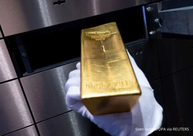 PRECIOUS-Gold Hits Over One-Month Low; US PPI Data in Focus