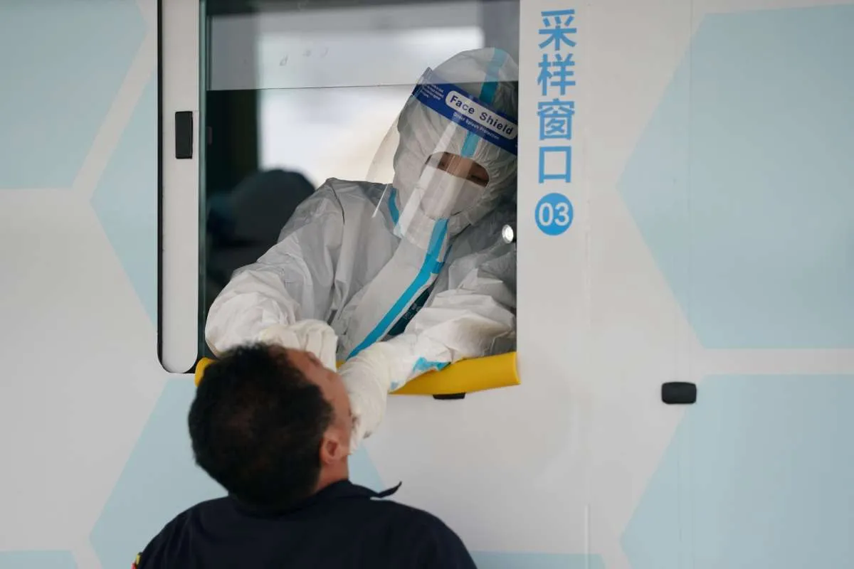 Catat rekor kasus baru virus corona sejak April, China kunci dua kota