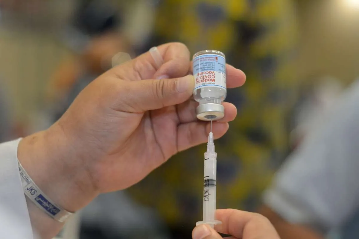 Ada pejabat dapat vaksin booster, PKS: Pak Jokowi harus tegaskan aturan