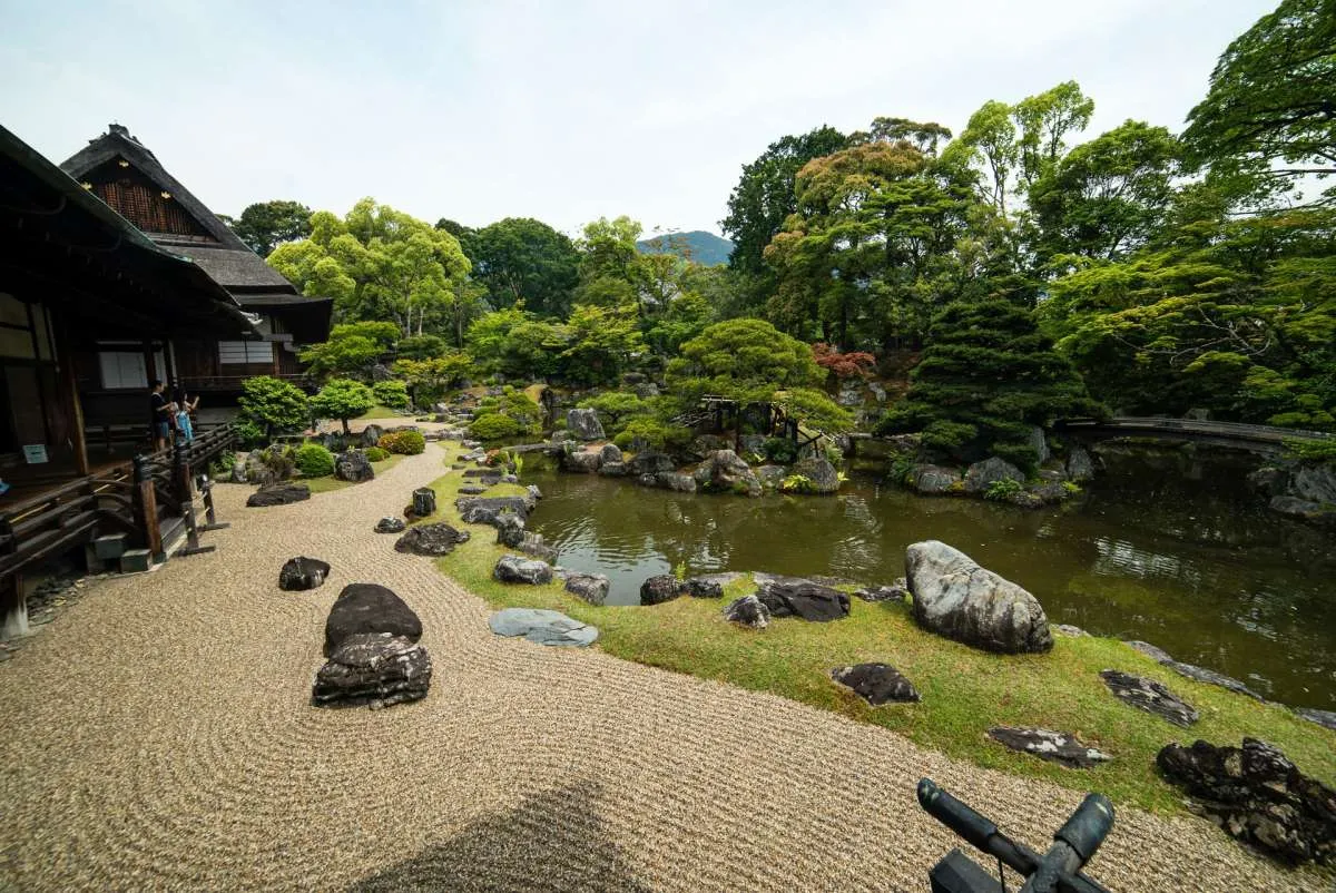 4 Inspirasi taman ala Jepang yang cantik dan menenangkan, dijamin suka!