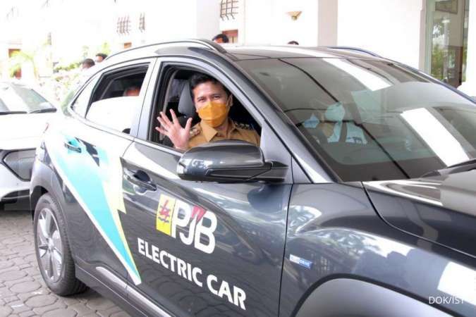 Wakil Gubernur Jatim Emil Dardak bicara soal mobil listrik, begini katanya
