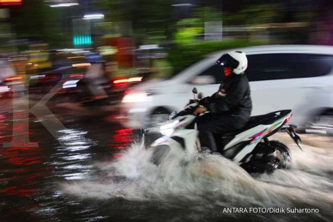 Peringatan Dini Cuaca Besok (23/2) Hujan Lebat, Provinsi Berikut Berstatus Waspada