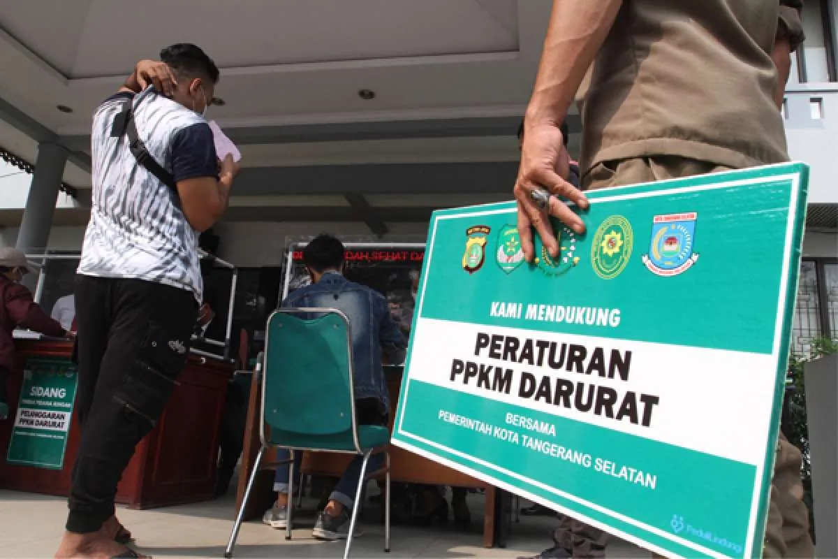 Ekonom nilai tak perlu terburu-buru lakukan pelonggaran PPKM