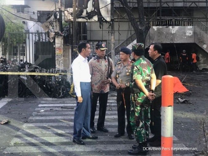 Jokowi tinjau TKP dan menjenguk korban teror bom Surabaya